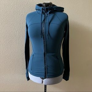 Lululemon hooded define jacket Womens size 6 blue